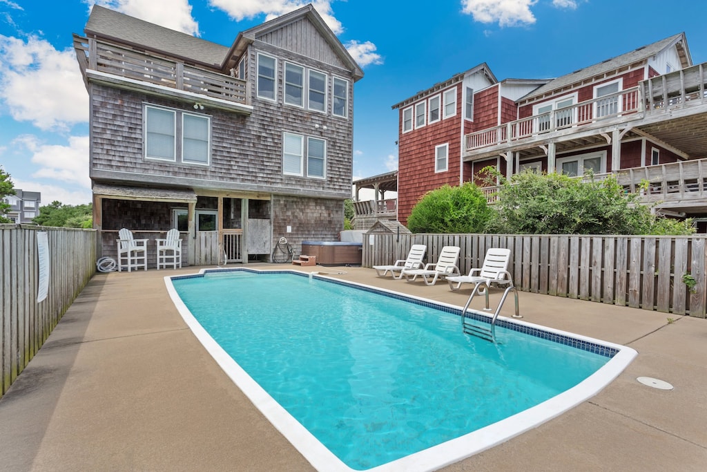 Your family will love splashing around in the large fenced-in private pool or relaxing in the bubbly hot tub.