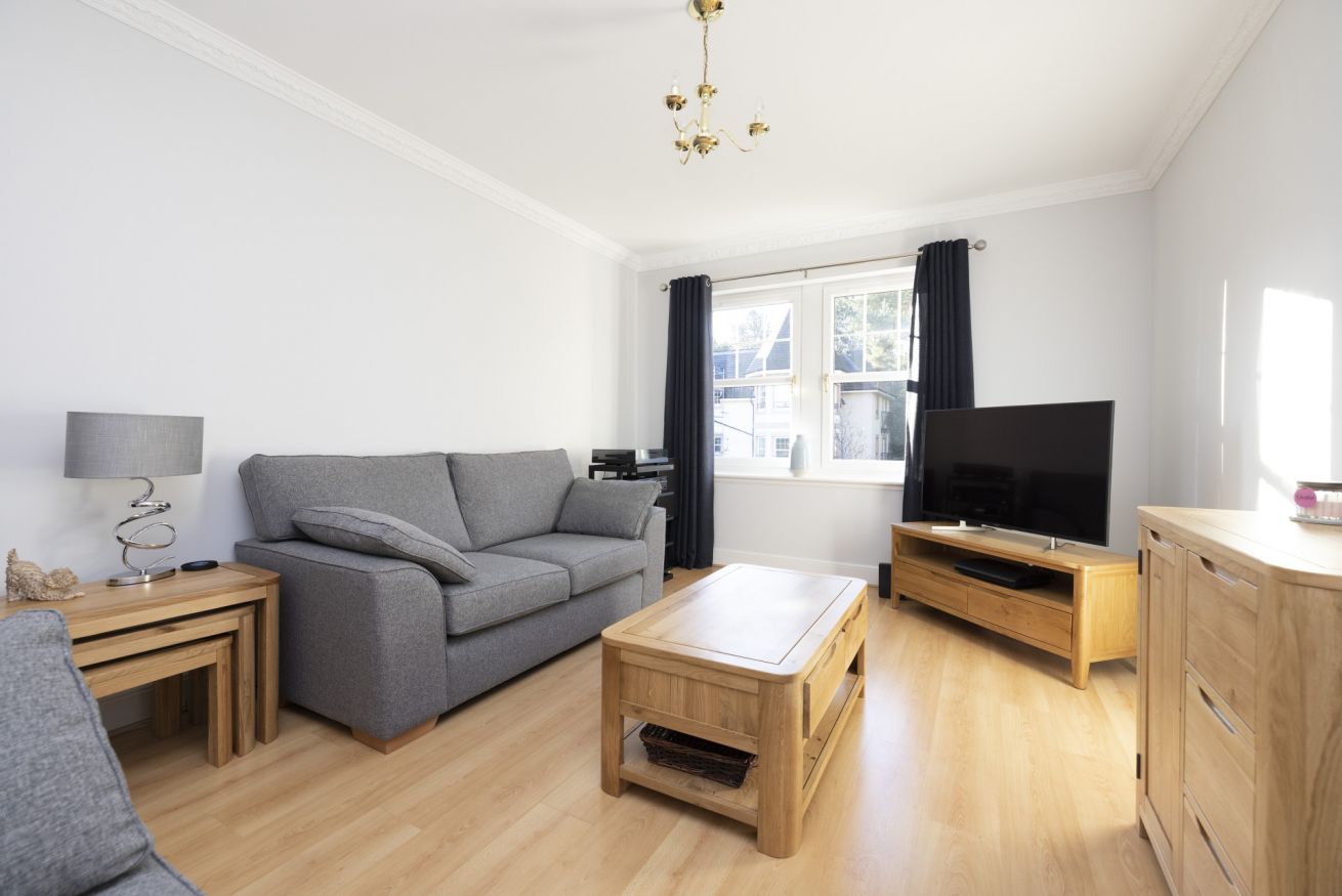 Property Image 1 - Modern flat with free parking