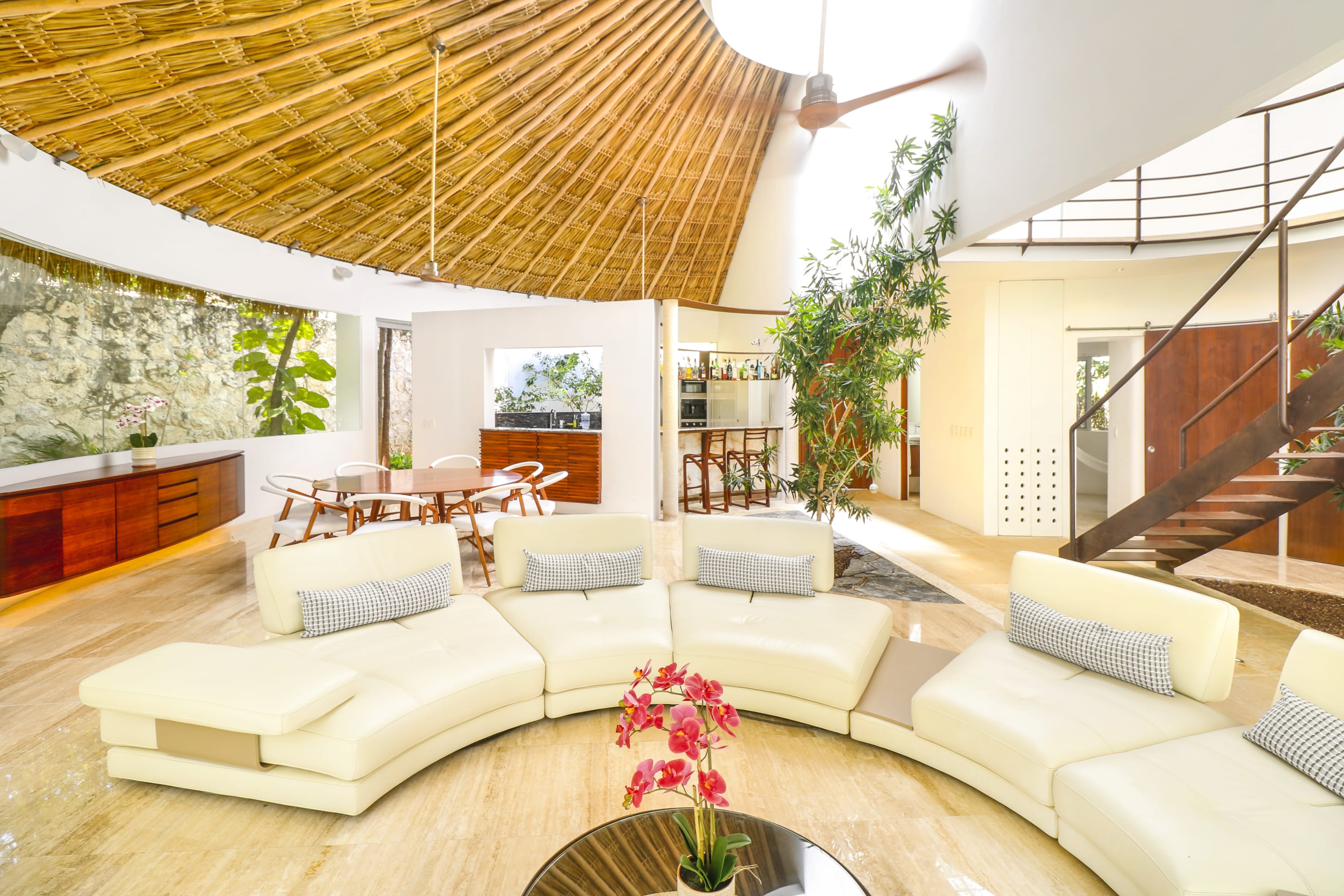 Property Image 2 - Luxe 4BR Architect Villa! Exclusive Lagoon Access! Property Image 2 - Luxe 4BR Architect Villa! Exclusive Lagoon Access!