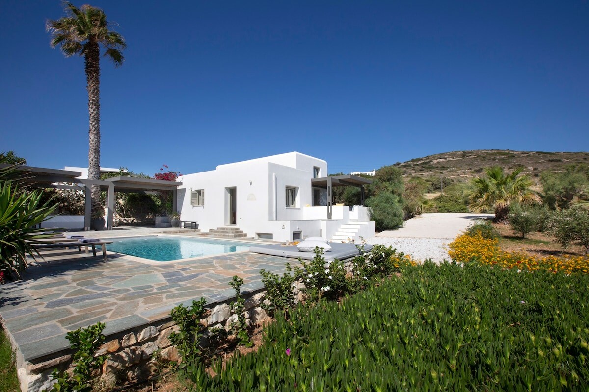 Property Image 2 - Elegant, designer villa next to beach