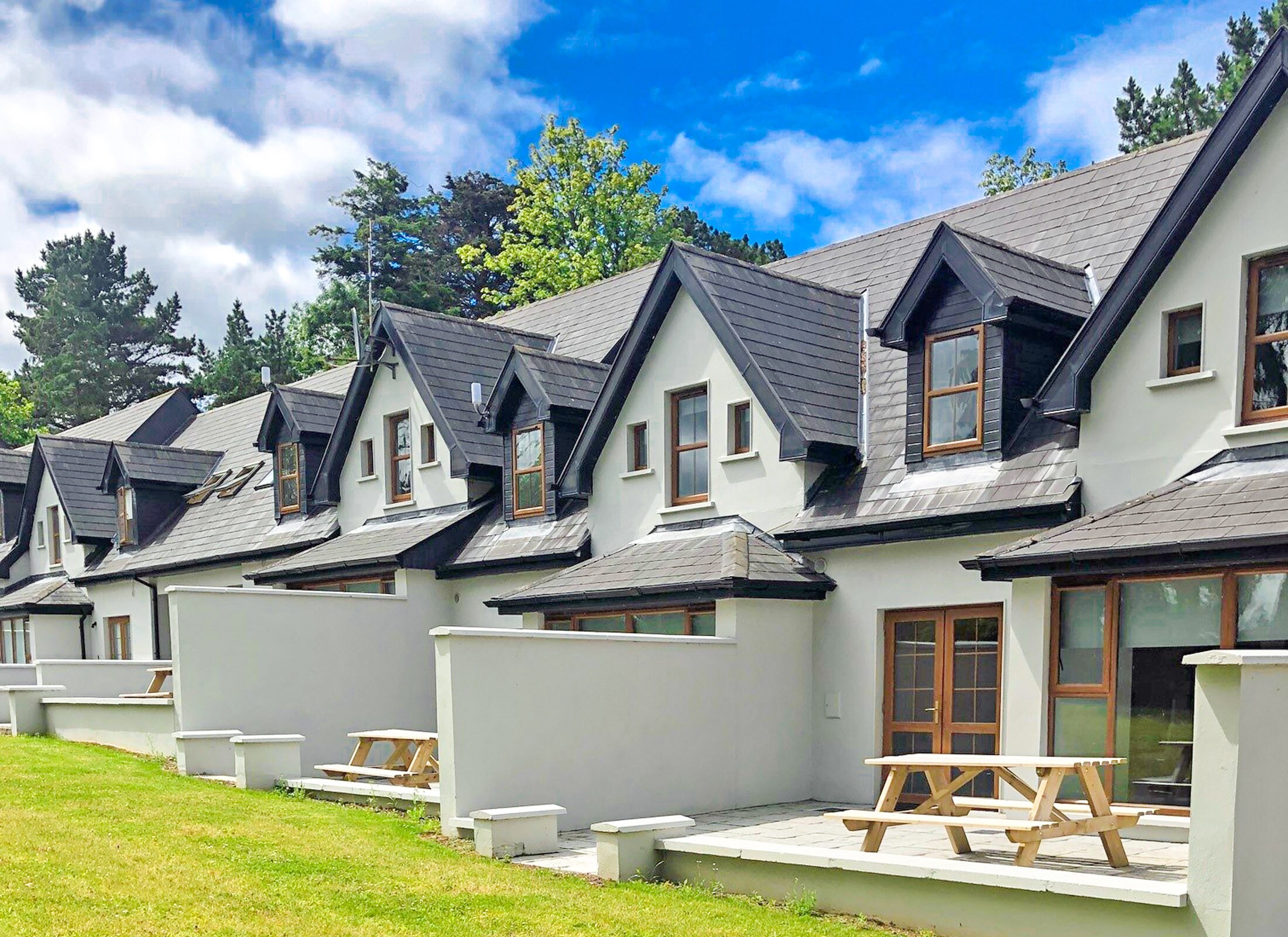 Old Court House Holiday Home, Pretty Lakeside Self Catering Holiday Accommodation Available Near Terryglass & Lough Derg in County Tipperary | Read More & Book Online Today