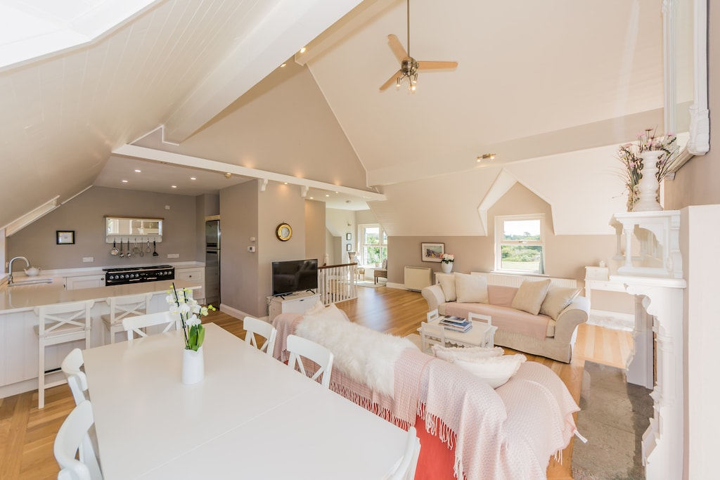 Valhalla Schull Holiday Home, Schull, County Cork