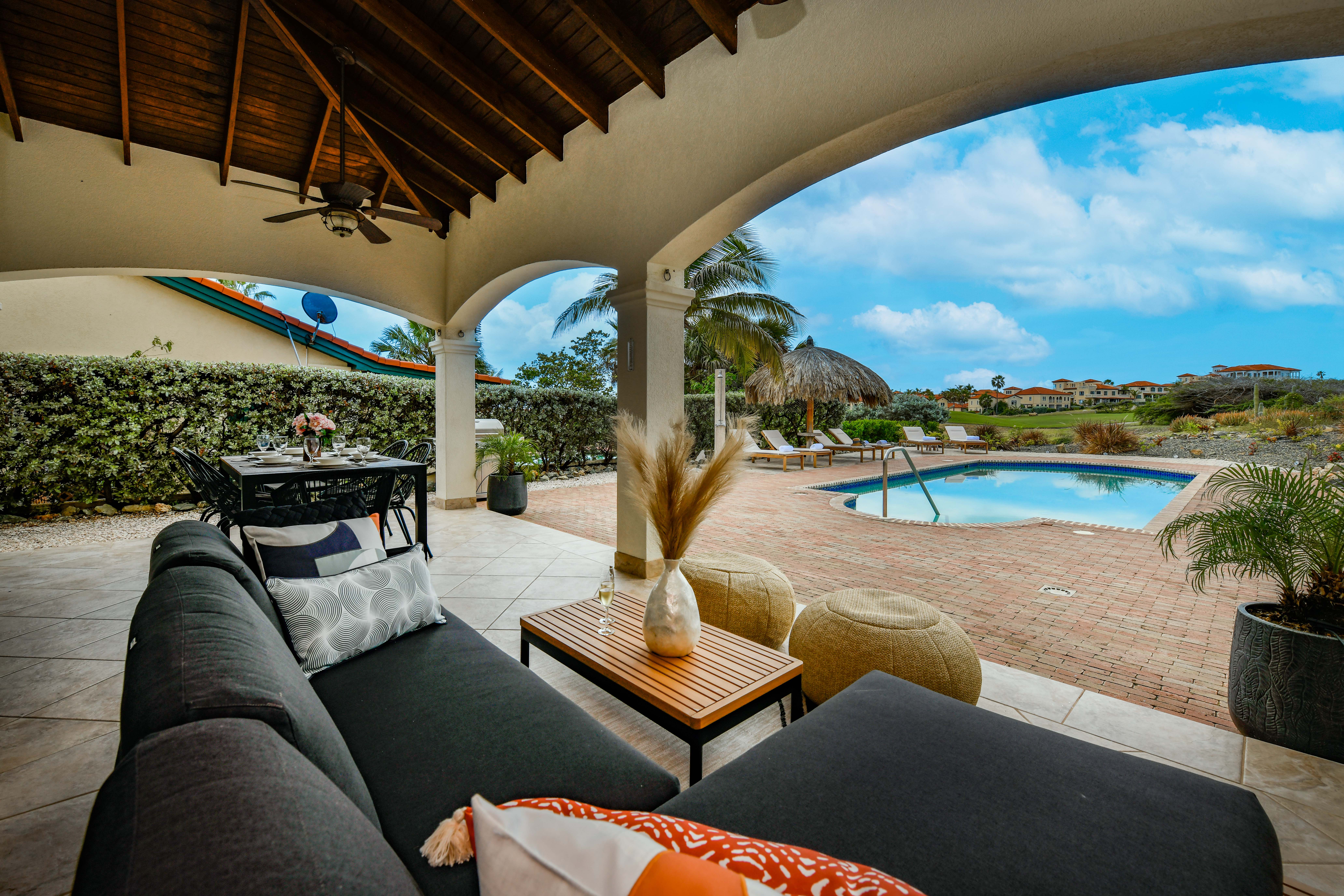 Take advantage of the private pool and hot tub at our villa, designed for your comfort and pleasure.
