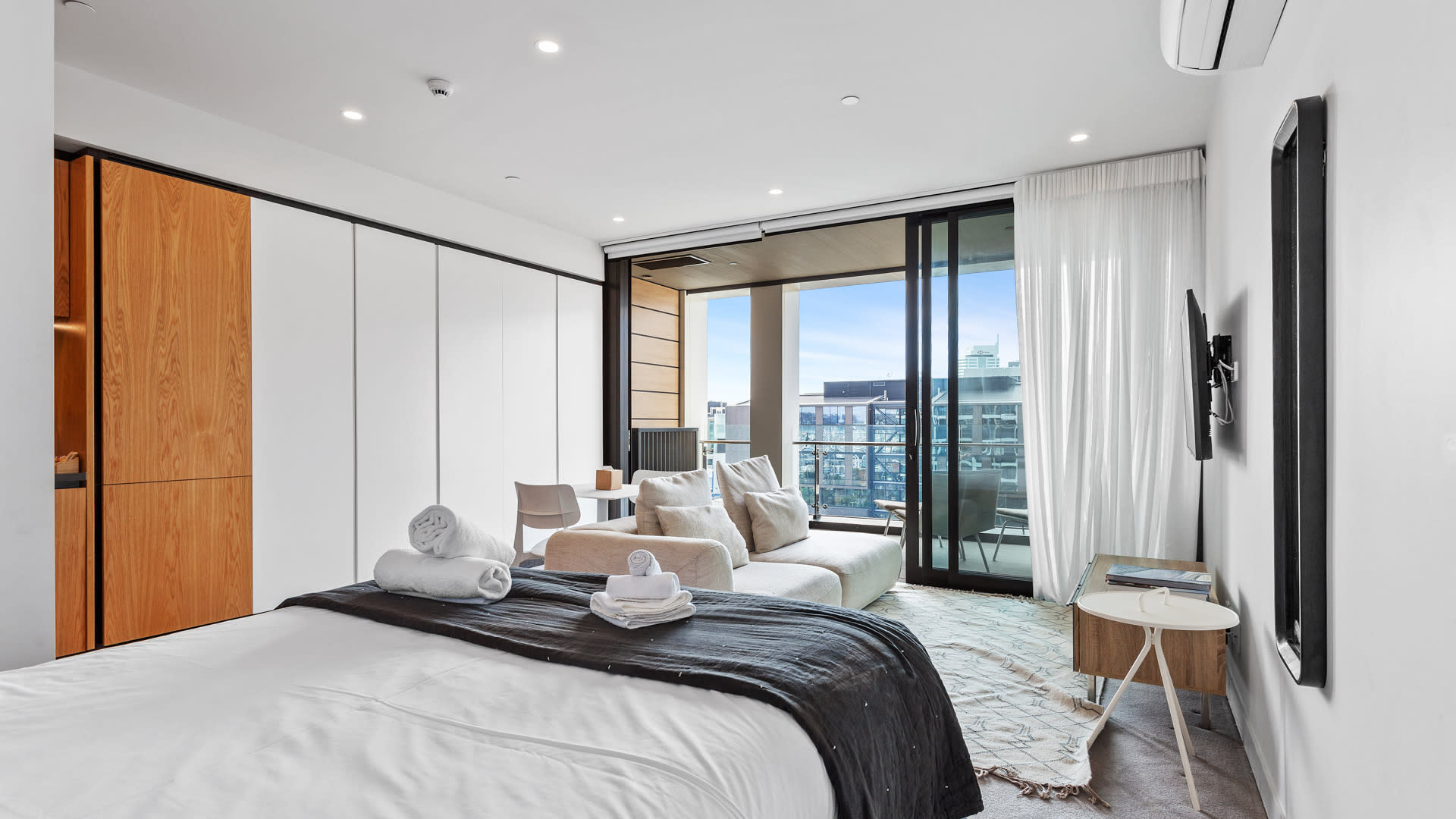 Property Image 1 - Modern One Bedroom Apartment in Wynyard Quarter