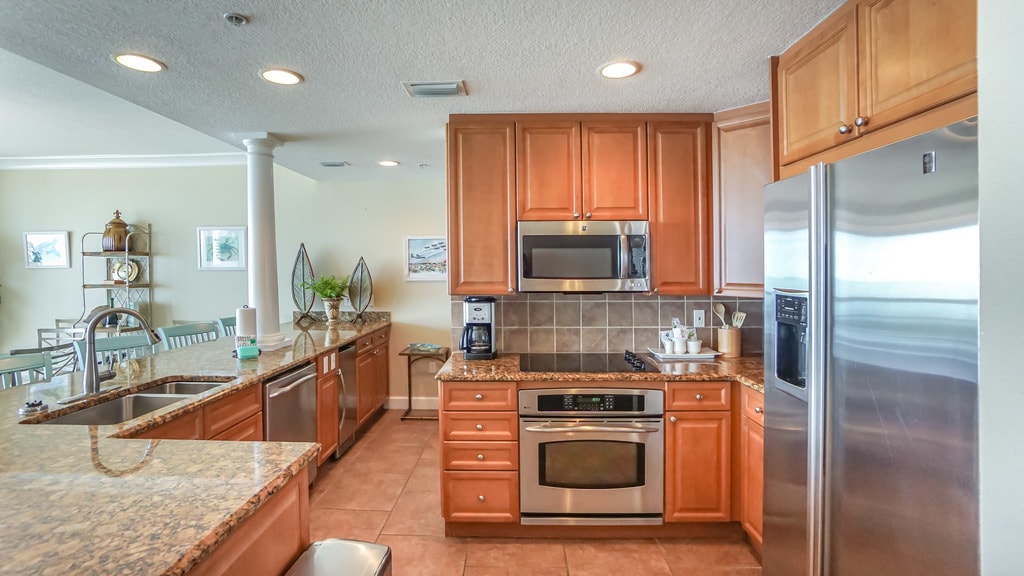 Beach Club 1204 - Kitchen