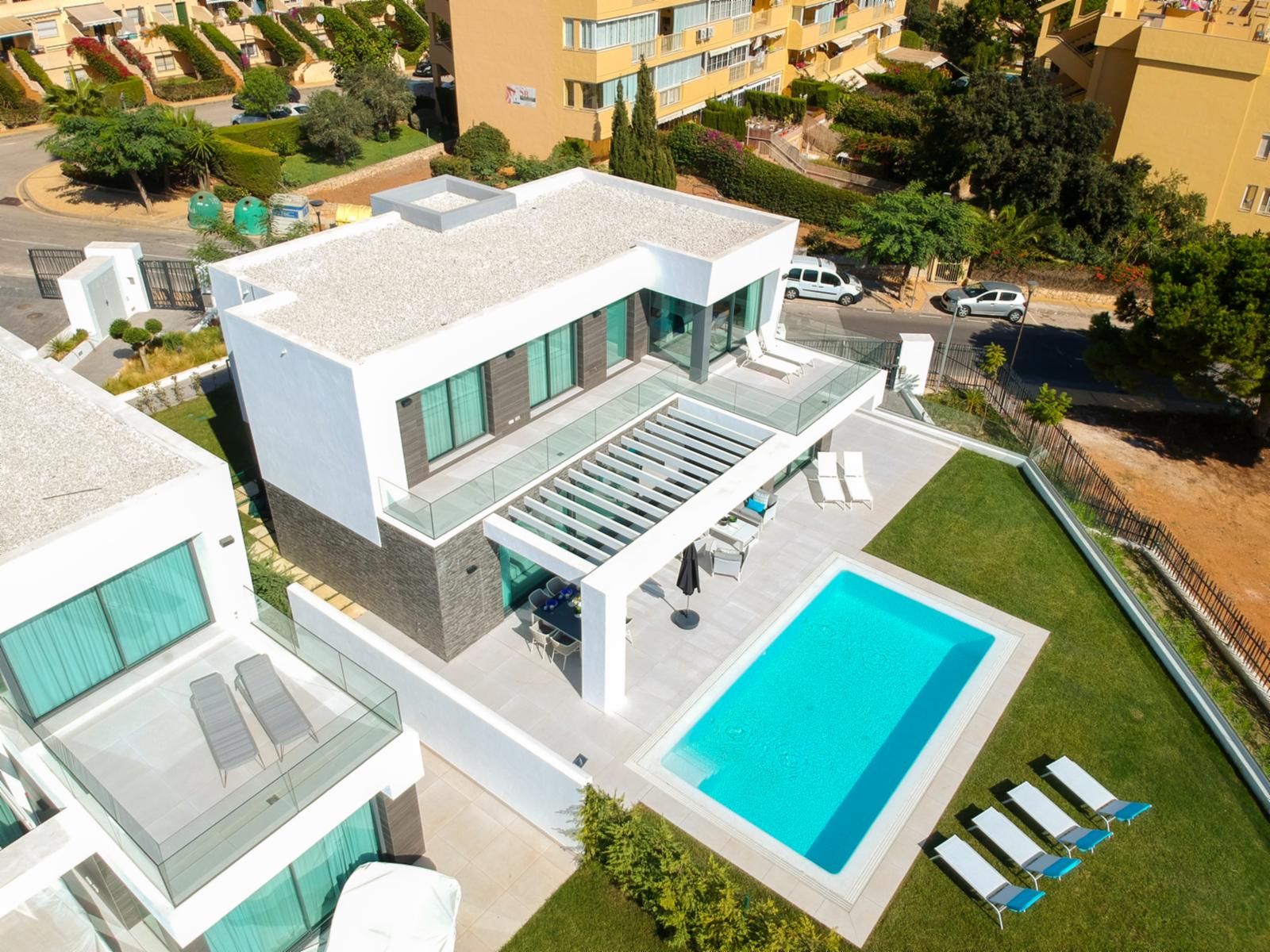 Property Image 2 - Exclusive 5 Bedrooms Villa  with pool private