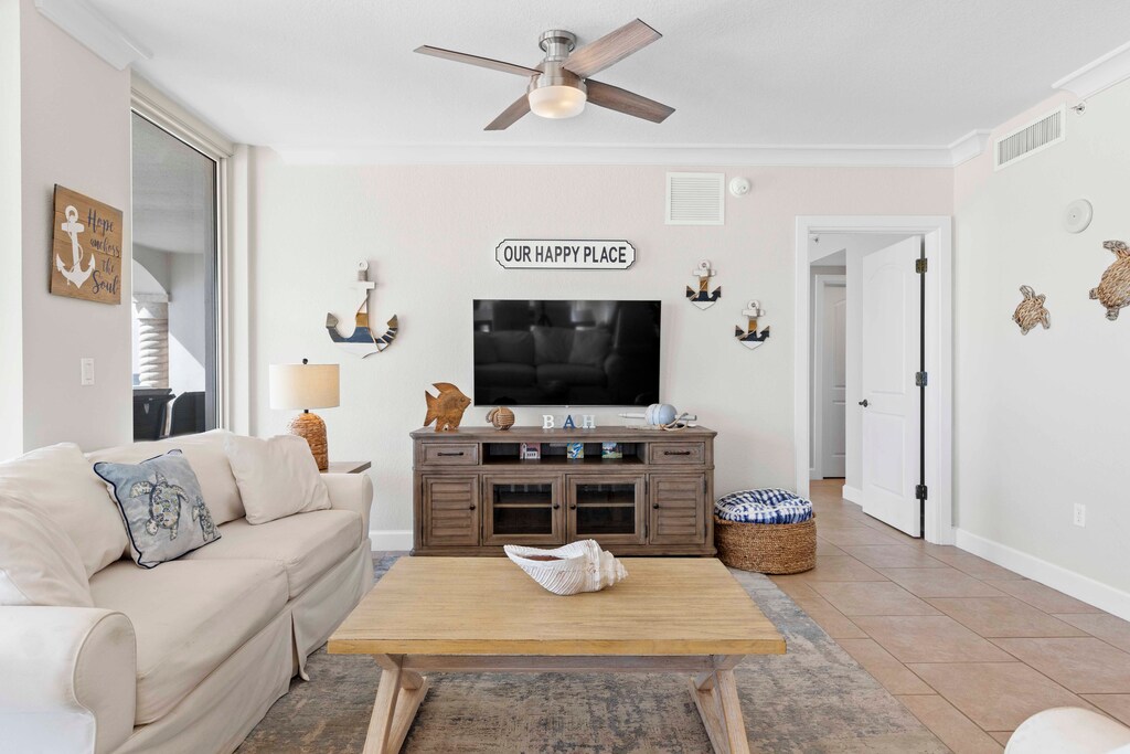 Beach Club 501 - living room