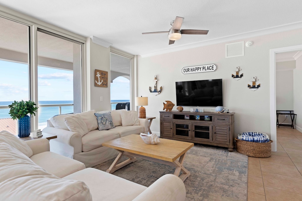 Beach Club 501 - living room