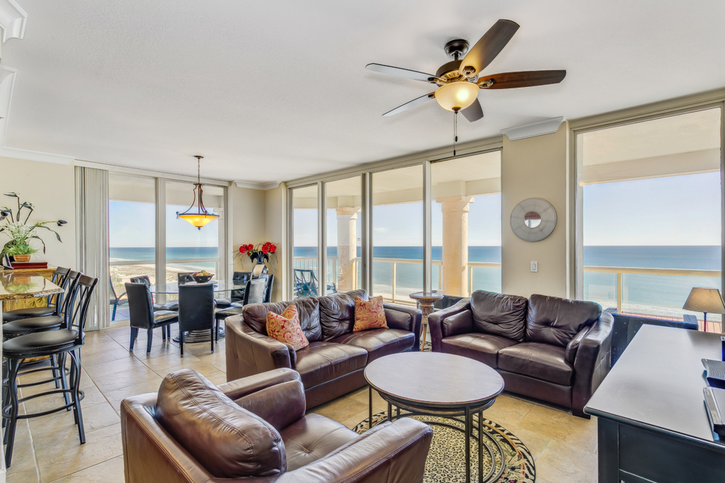 Beach Club 601 - Living room