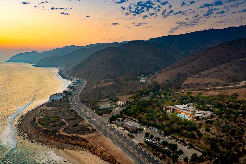 Exterior: Beach ocean sea view