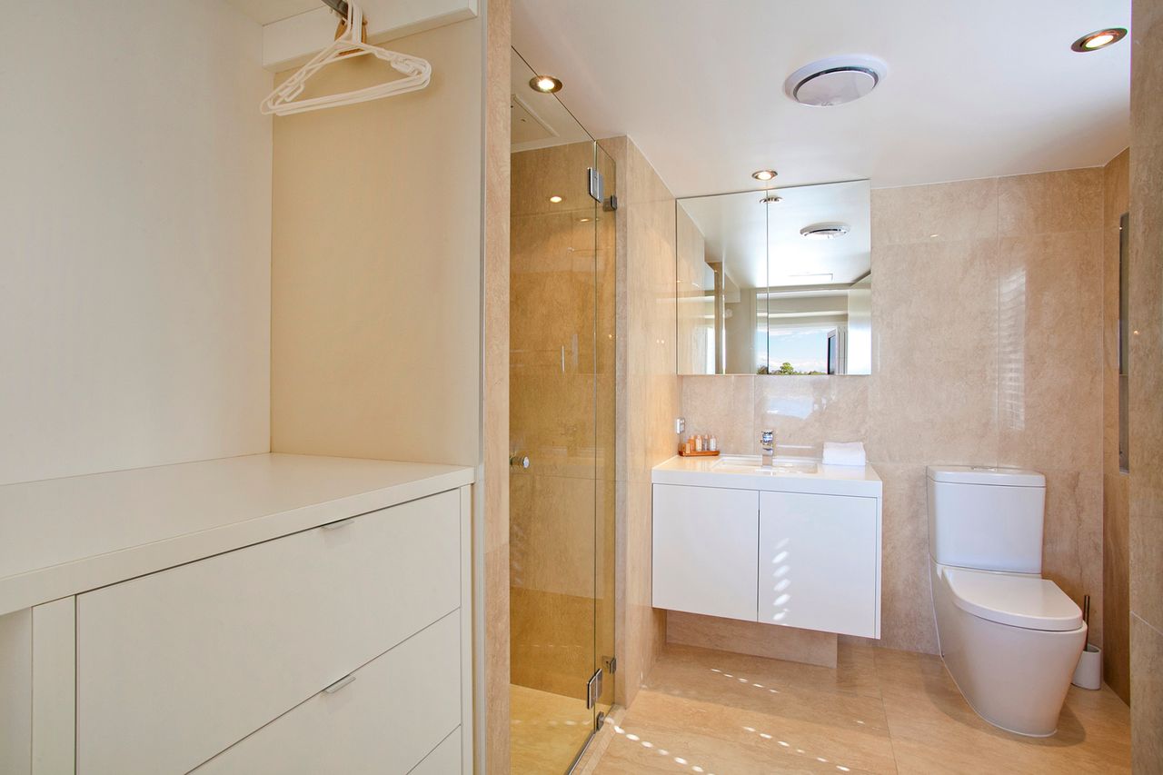 Commodore 1 Noosa Parade 80