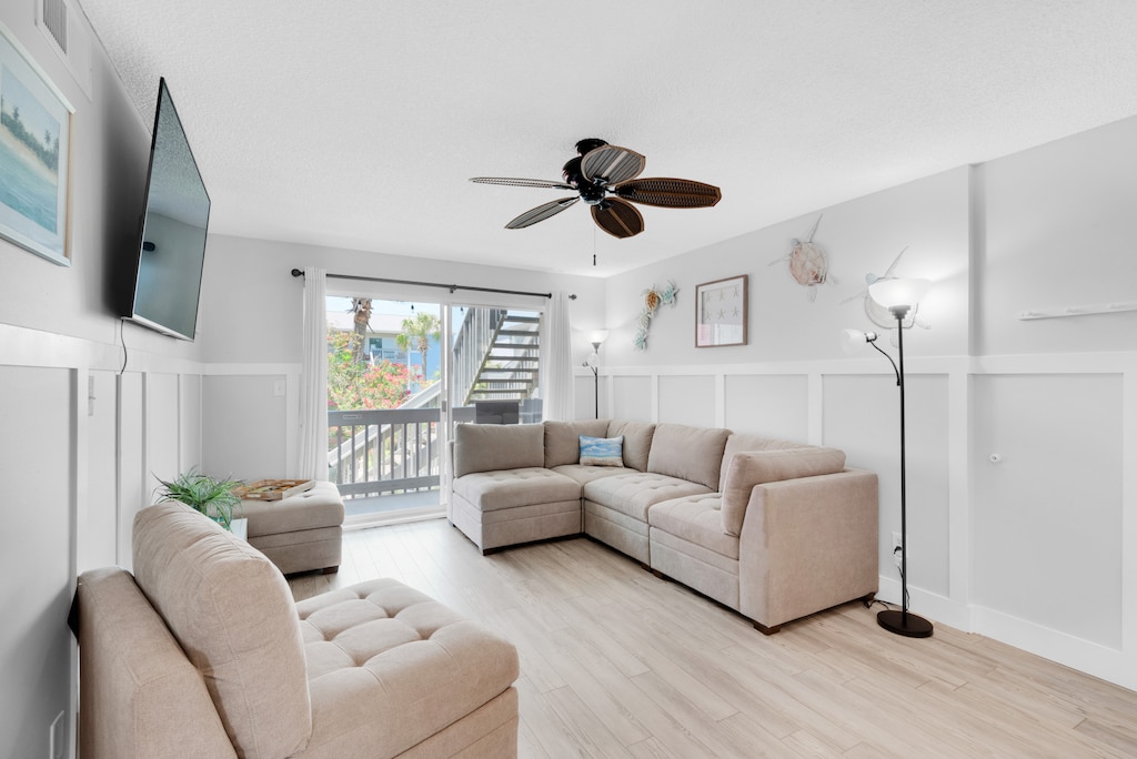 Living room with plenty of seating