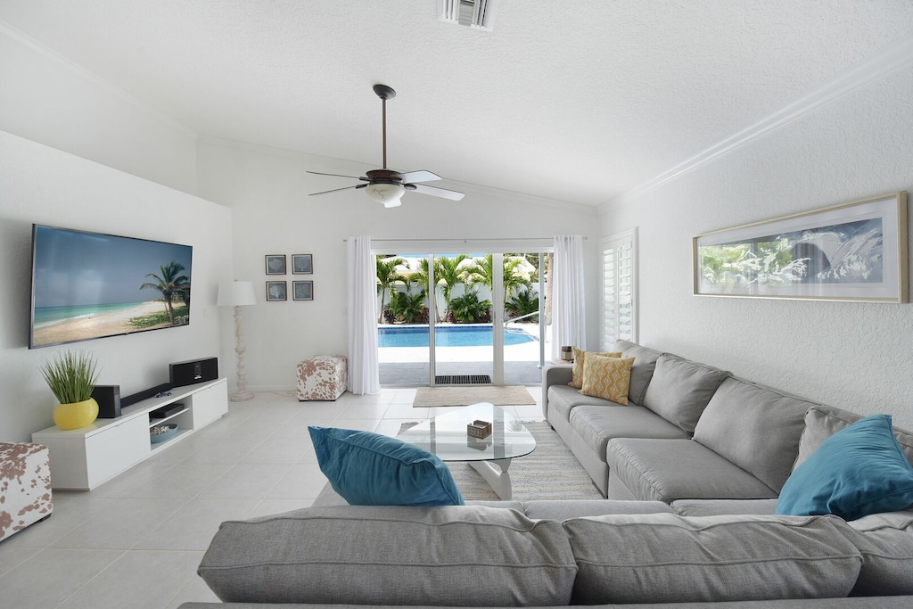 Open plan interior with large sofa int eh lounge area, TV, comfortable and practical.