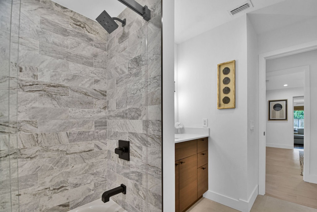 Bathroom 2
Combo Tub and Shower