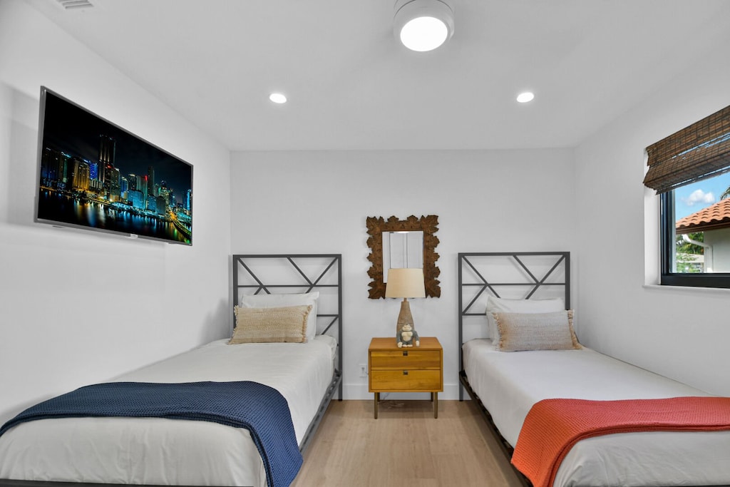 Bedroom 3
2 Twin Beds