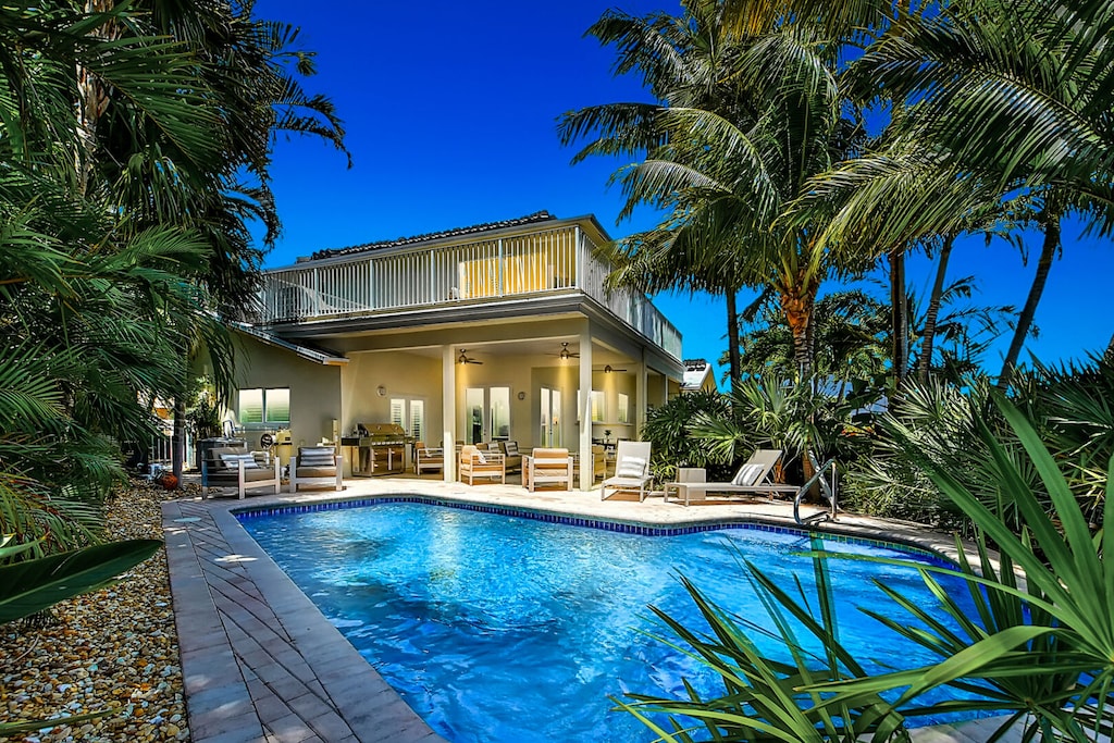 Wonderful tropical vibes in the yard of this 2 story home