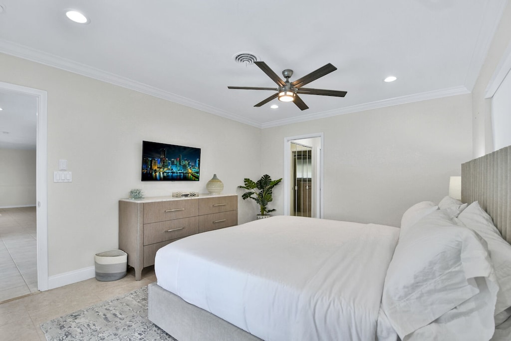 Bedroom 1 with King Bed
En suite