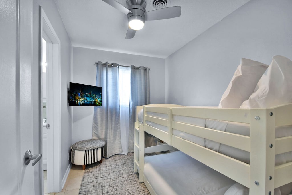 Bedroom 4 
Bunk bed with twin beds
En suite