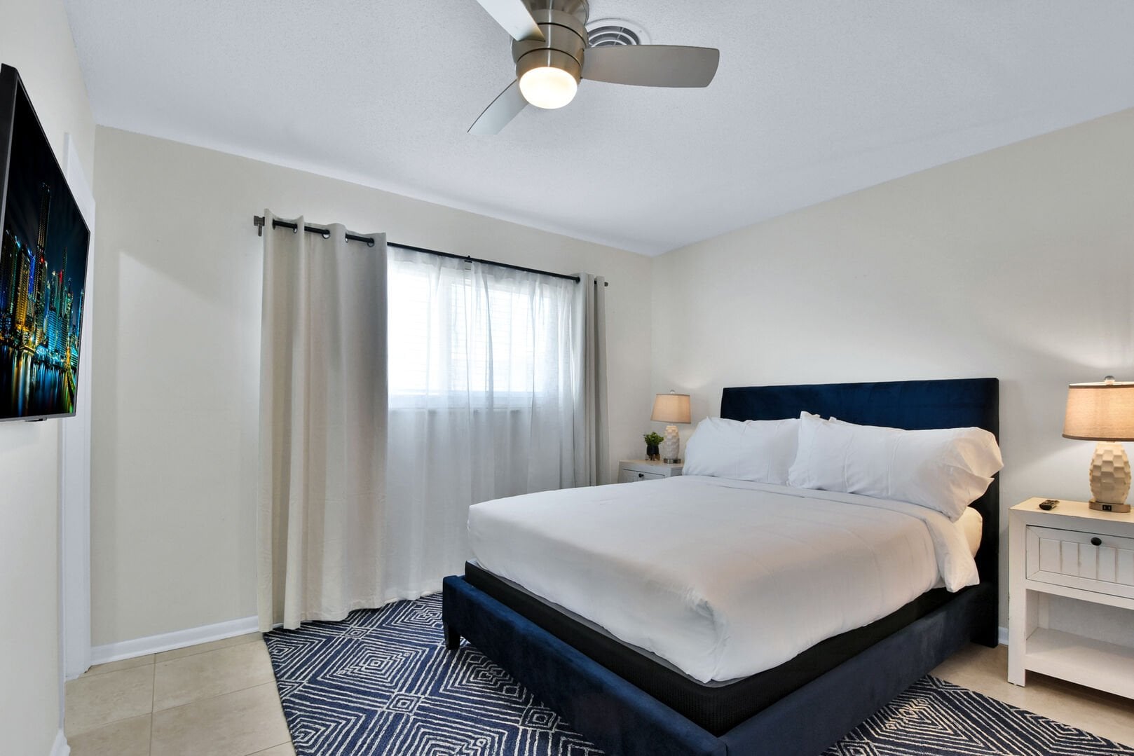 Bedroom 3 with Queen Bed Bedroom 3 with Queen Bed