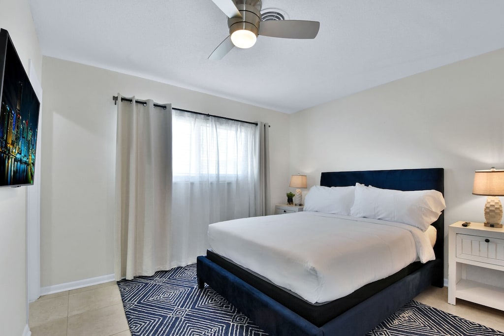 Bedroom 3 with Queen Bed