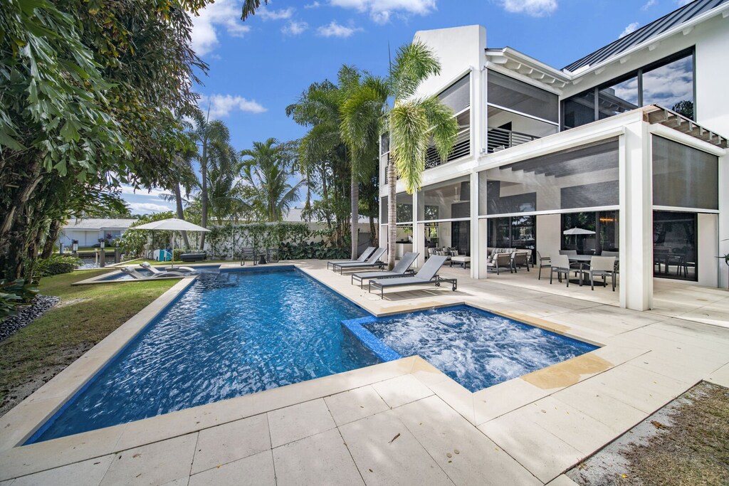 Covered area has retractable screens, inlucuding the master bedroom balcony