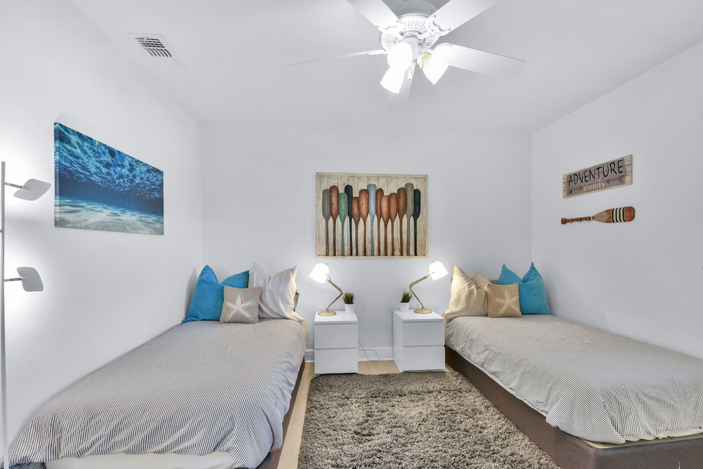 Bedroom 3 with 2 x twin beds