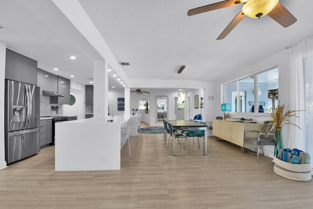 Open plan kitchen and dining area
