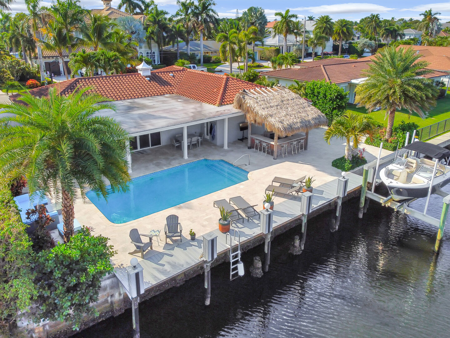 Waterside property with direct access to boat dock