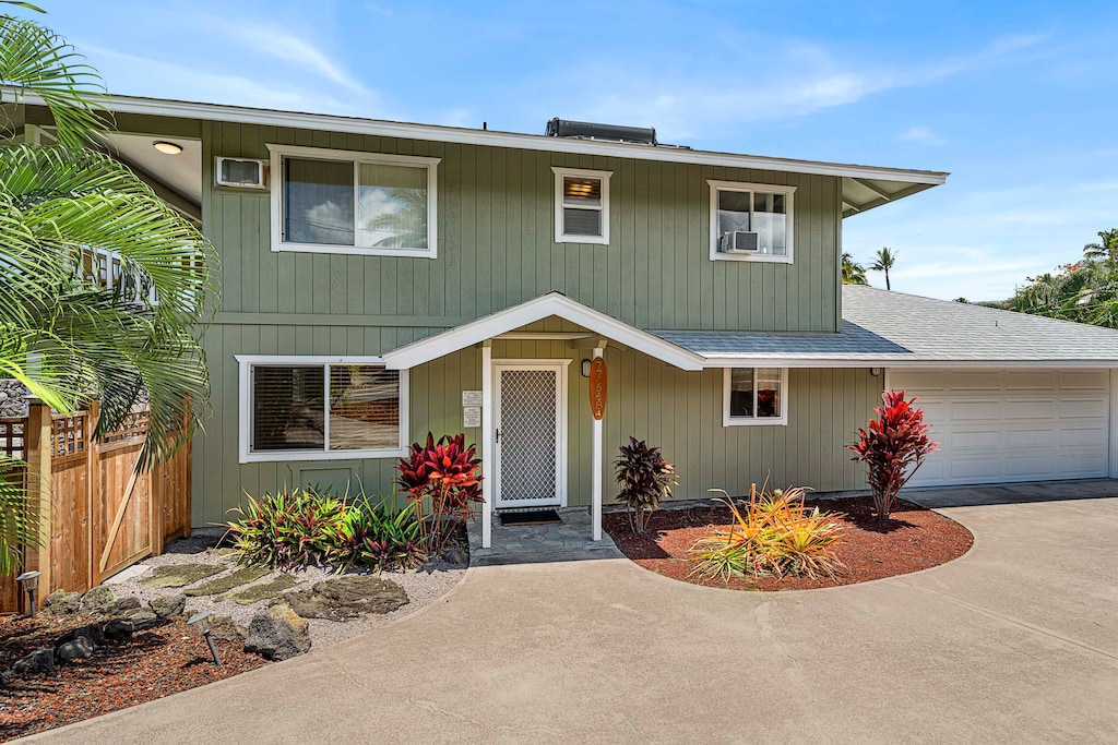 Tropically landscaped entrance
