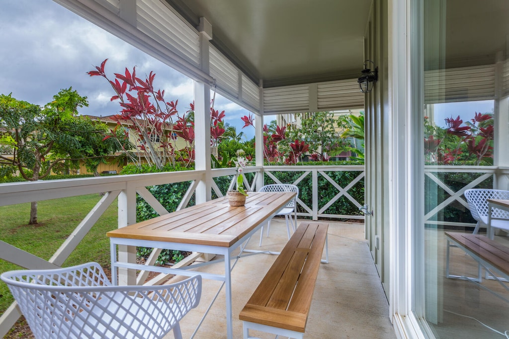 Garden-view lanai, perfect for al fresco dining