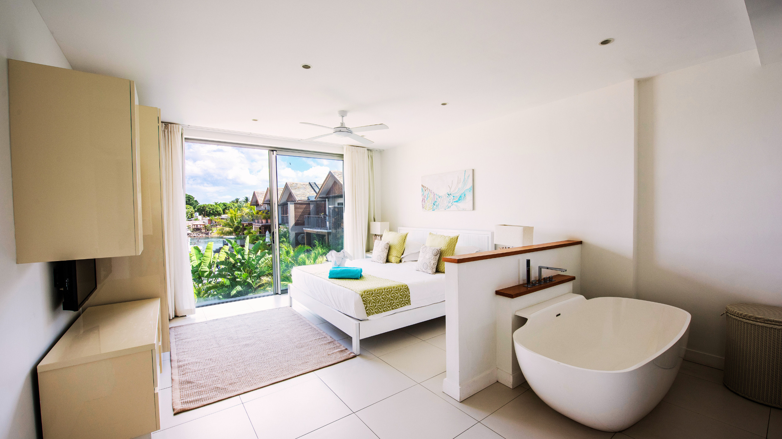 West Island 2 BR Deluxe Apartment West Island 2 BR Deluxe Apartment