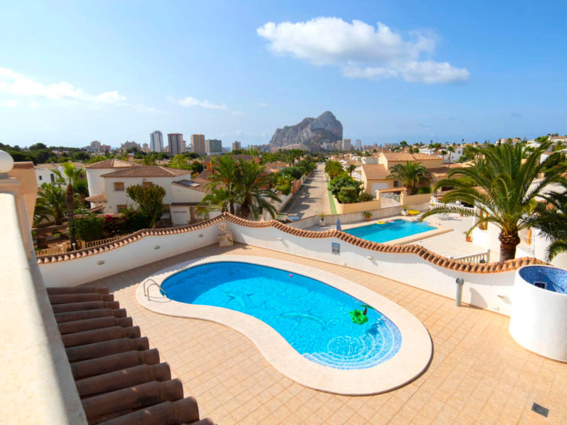 Rent Your Own Luxury Villa with 5 Bedrooms, Costa Blanca Villa 1005