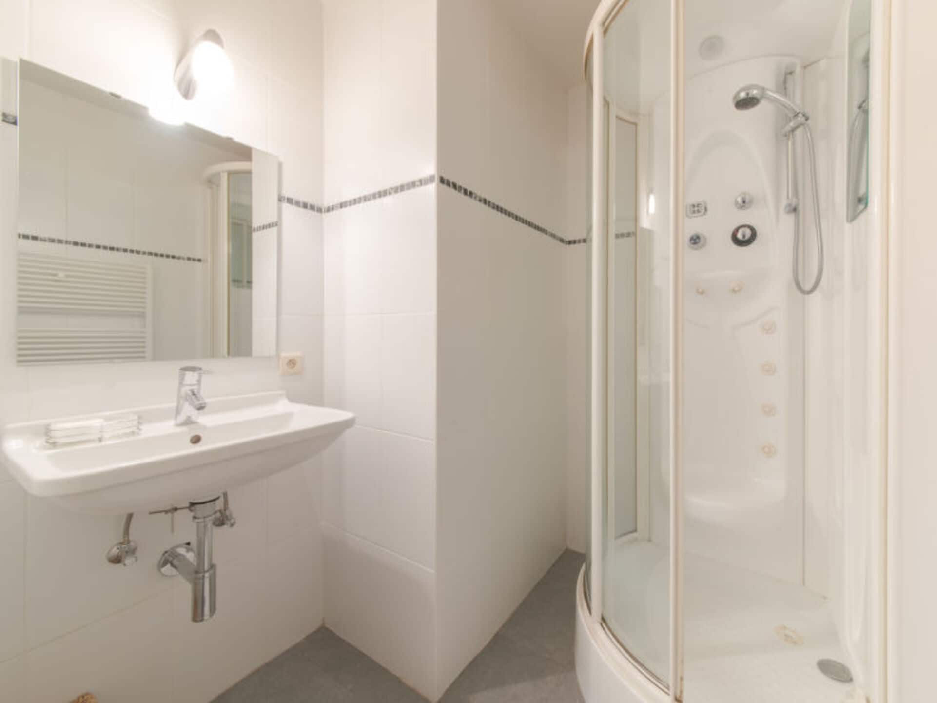 Rent Your Own Luxury Villa with 3 Bedrooms, Vlaanderen Villa 1010