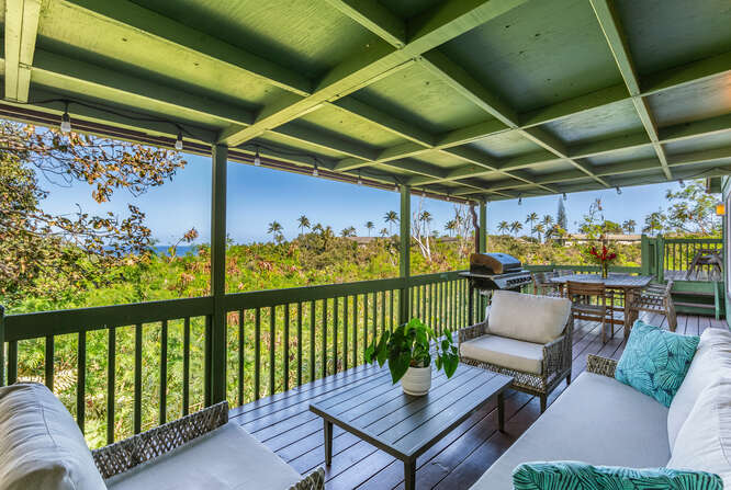 Sit back and relax on the covered lanai with ocean views