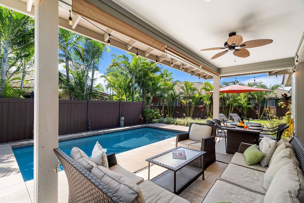 This home is just a 10 minute walk to Keauhou Bay