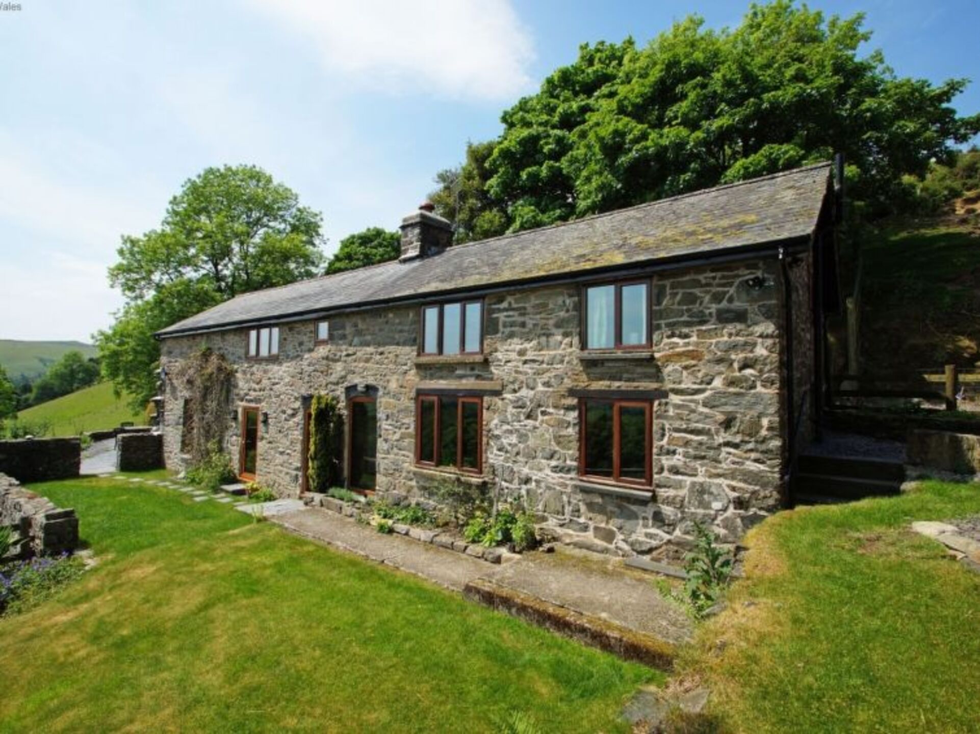 Property Image 1 - Rent Your Own Luxury Villa with 3 Bedrooms, Wales Villa 1030
