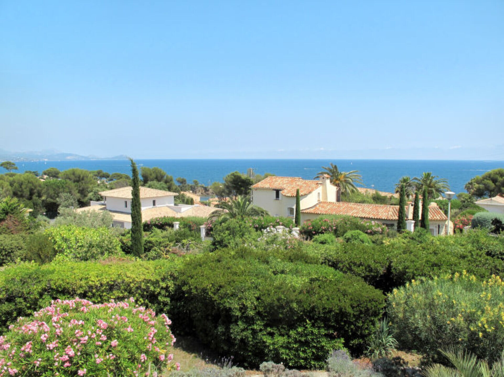 Property Image 2 - Rent Your Own Luxury Villa with 4 Bedrooms, Provence-Alpes-Côte d’Azur Villa 1081