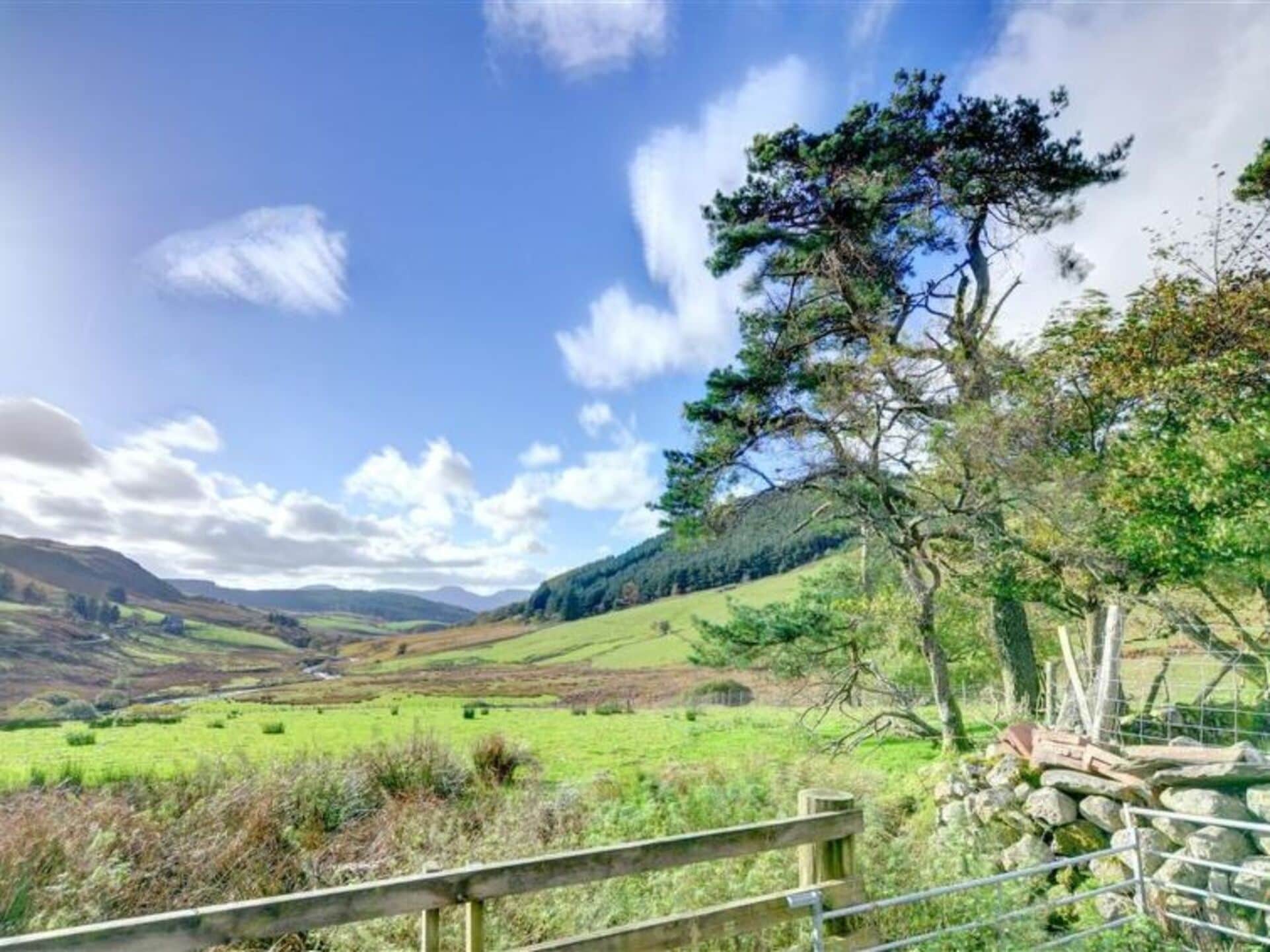 Property Image 2 - Exclusive Villa with Breathtaking Views, Wales Villa 1034