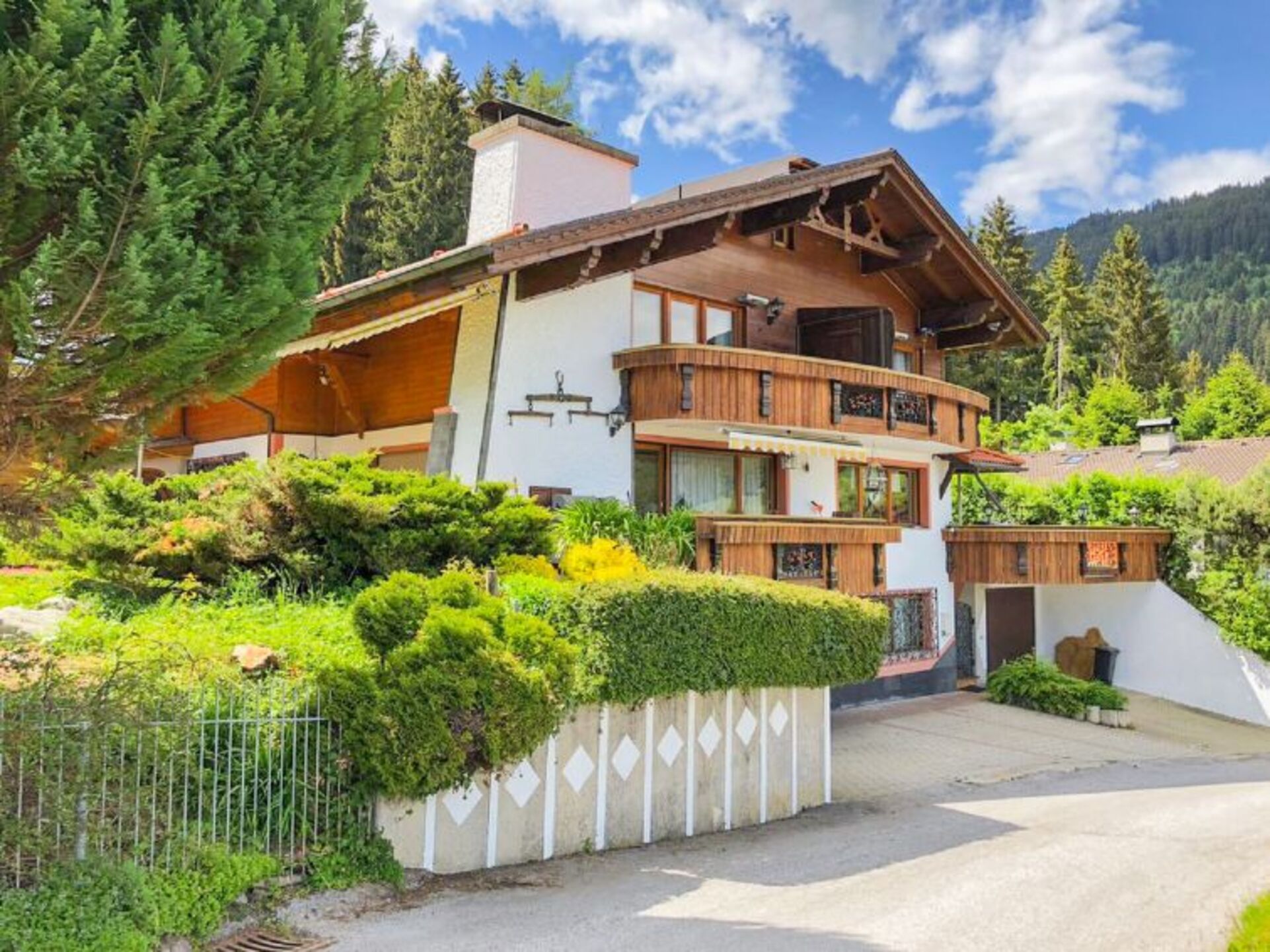 Property Image 1 - Exclusive 4 Bedroom Villa, Tirol Villa 1113