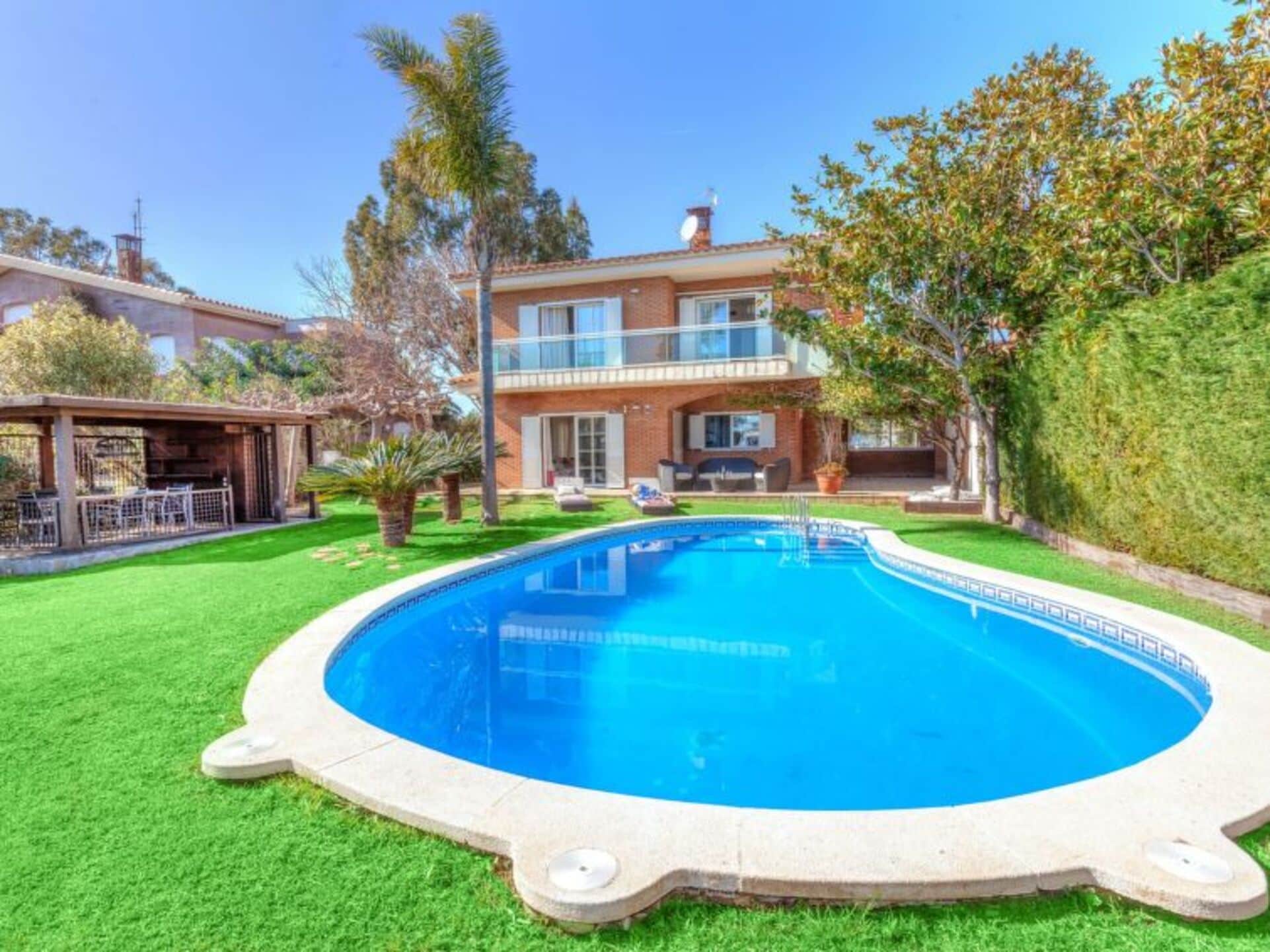 Property Image 1 - Rent Your Own Luxury Villa with 4 Bedrooms, Tarragona Villa 1004