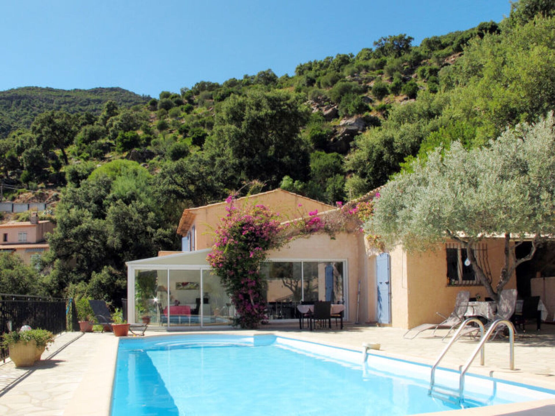Property Image 1 - Villa with 4 Bedrooms, Provence-Alpes-Côte d’Azur Villa 1123