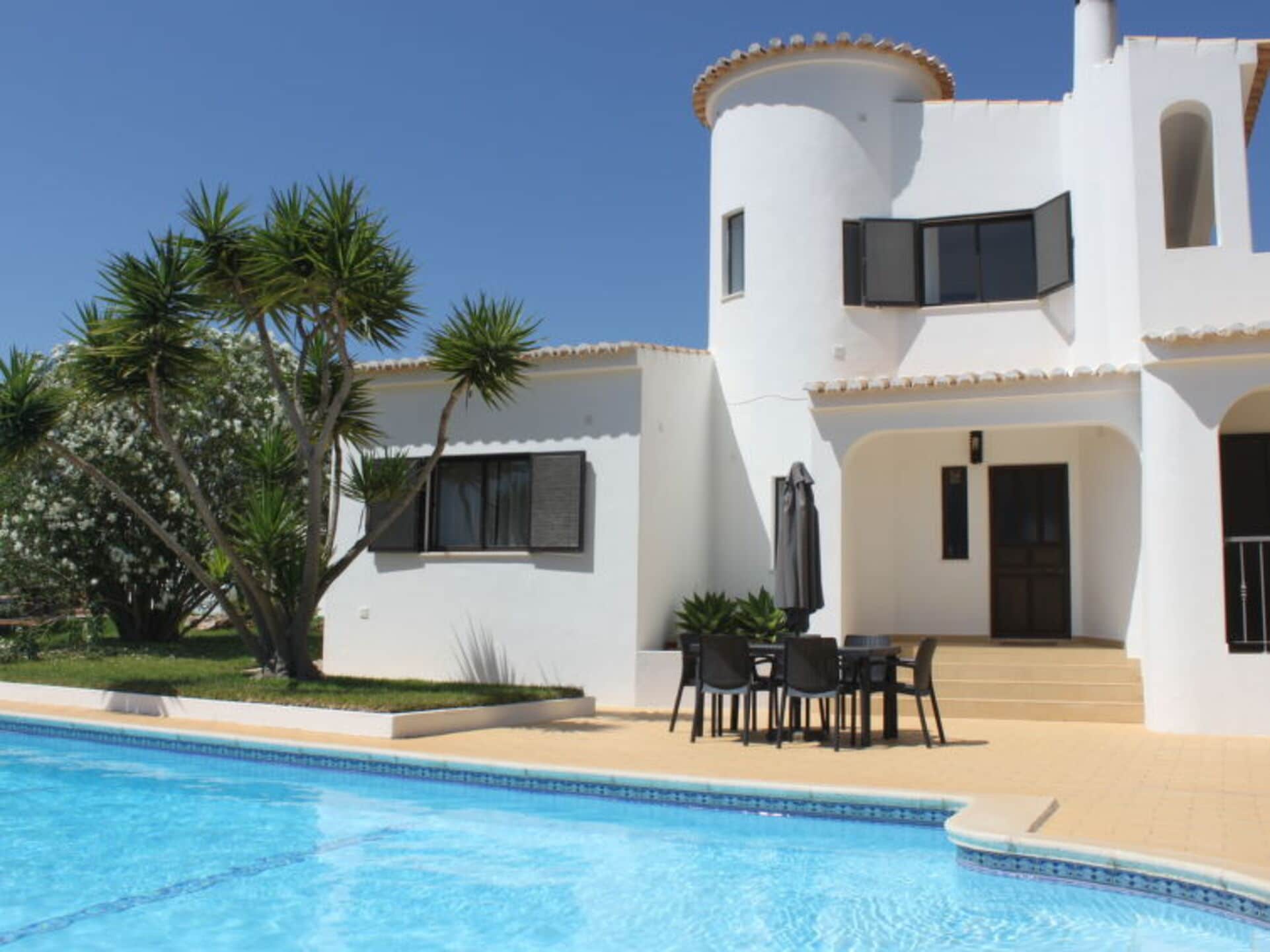 Property Image 1 - Villa with First Class Amenities, Faro Villa 1113