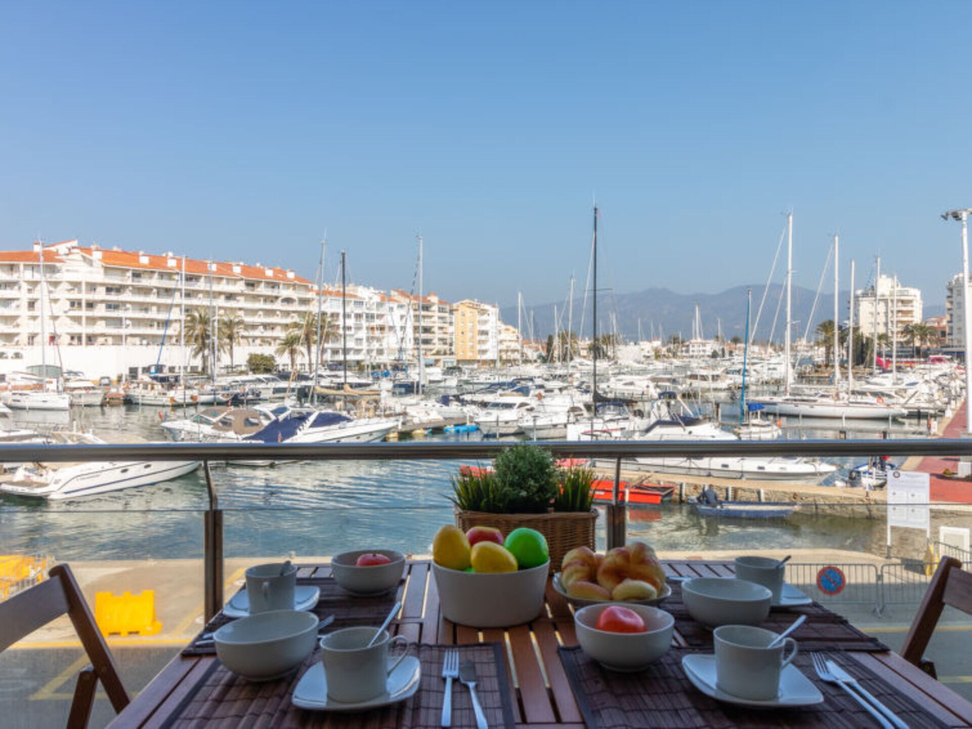 Property Image 1 - Luxury Apartment for the Perfect Holiday, Empuriabrava Apartment 1019