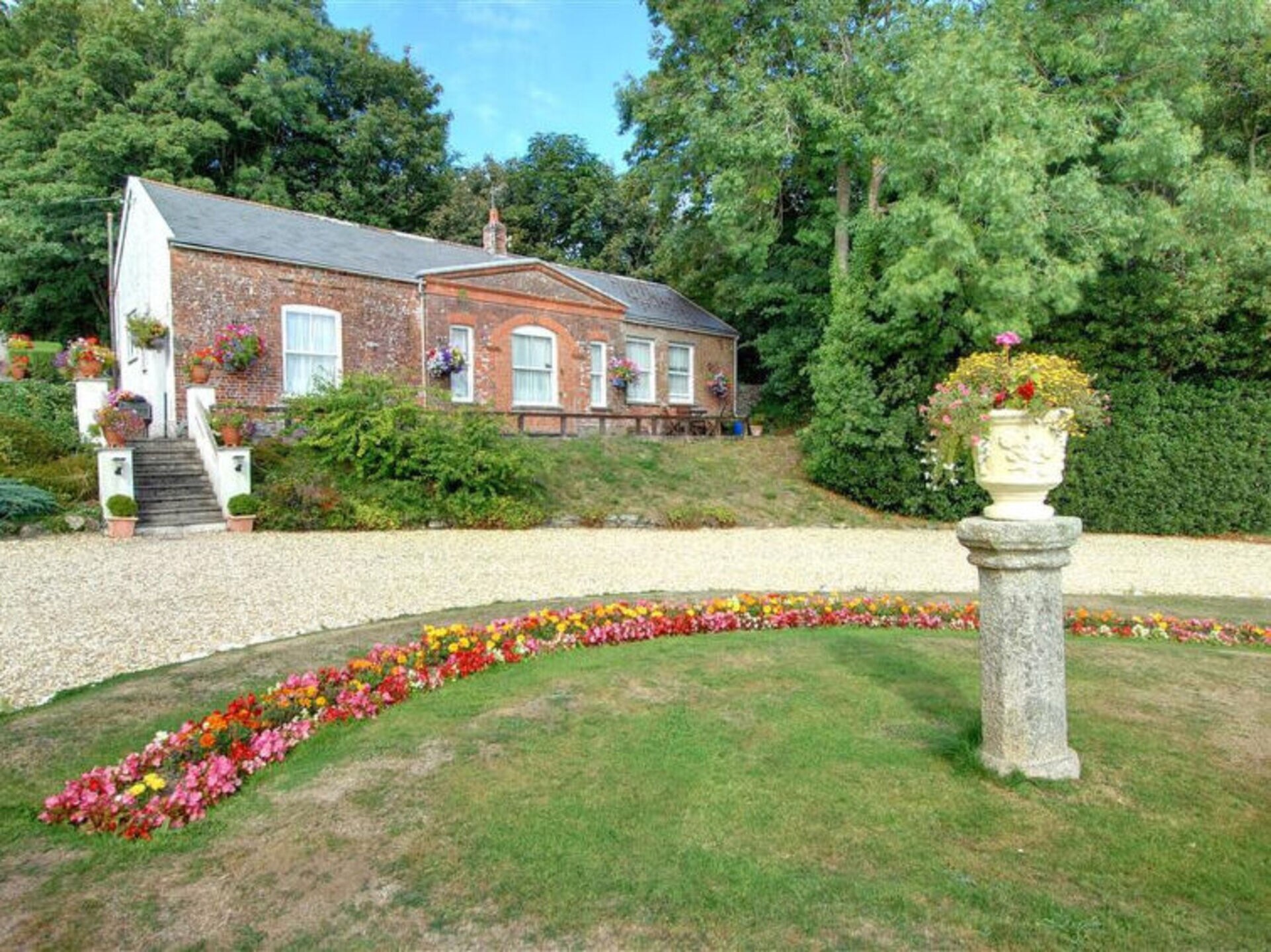Property Image 2 - The Ultimate Villa in an Ideal Location, England Villa 1371