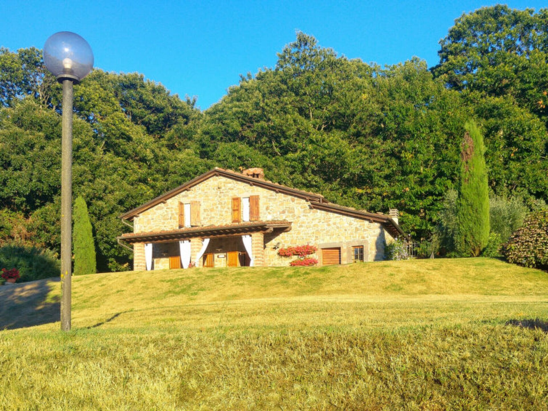 Property Image 2 - Villa with First Class Amenities, Lucca Pisa and Surroundings Villa 1032