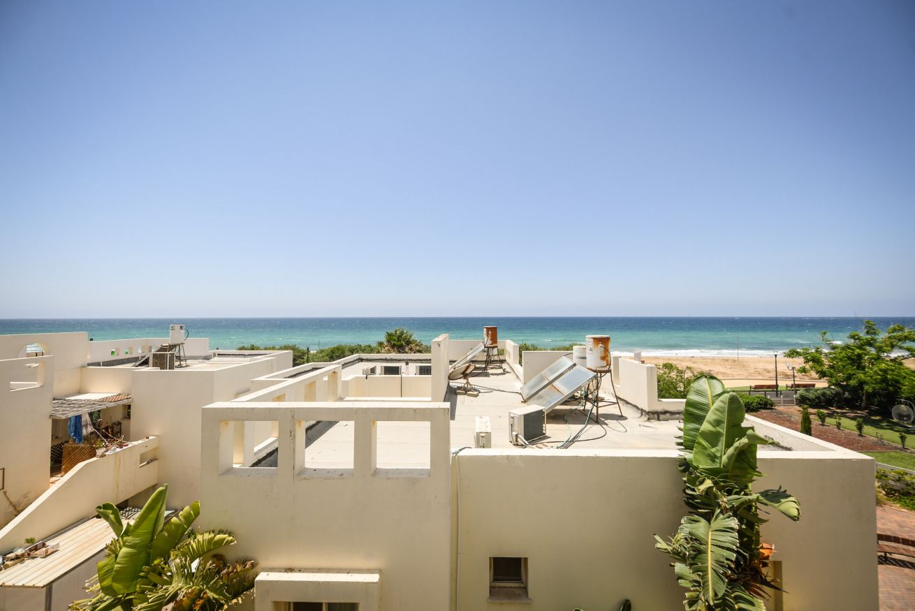 Property Image 2 - Spacious and Bright Beach Front Apartment