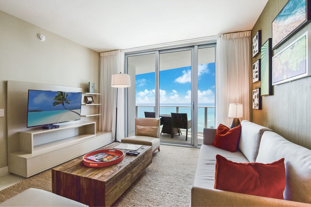 Property Image 2 - Luxe Stay at Hyde Resort -Oceanfront & Amenities
