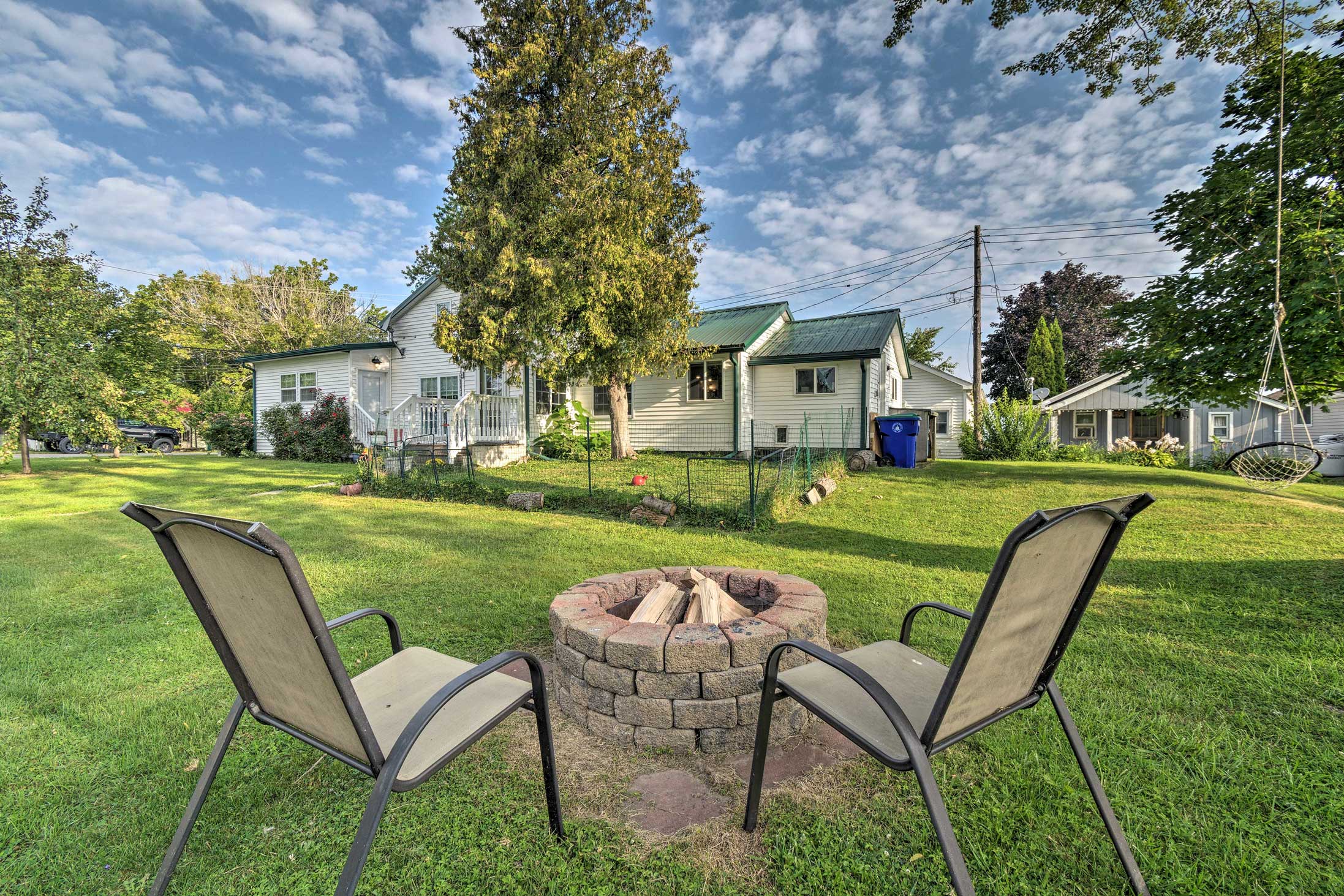 Lakeside Kent Home w/ Pier + Boat Ramp Access
