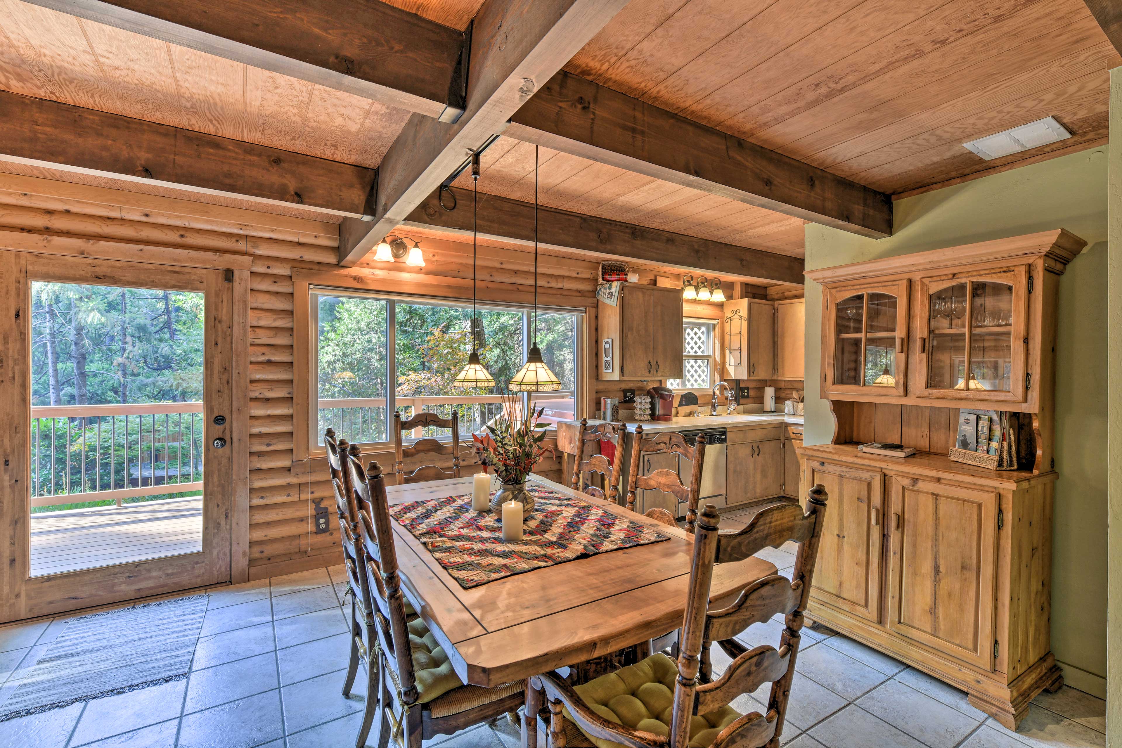 Near Vineyards: Cabin w/ Hot Tub in Pollock Pines!