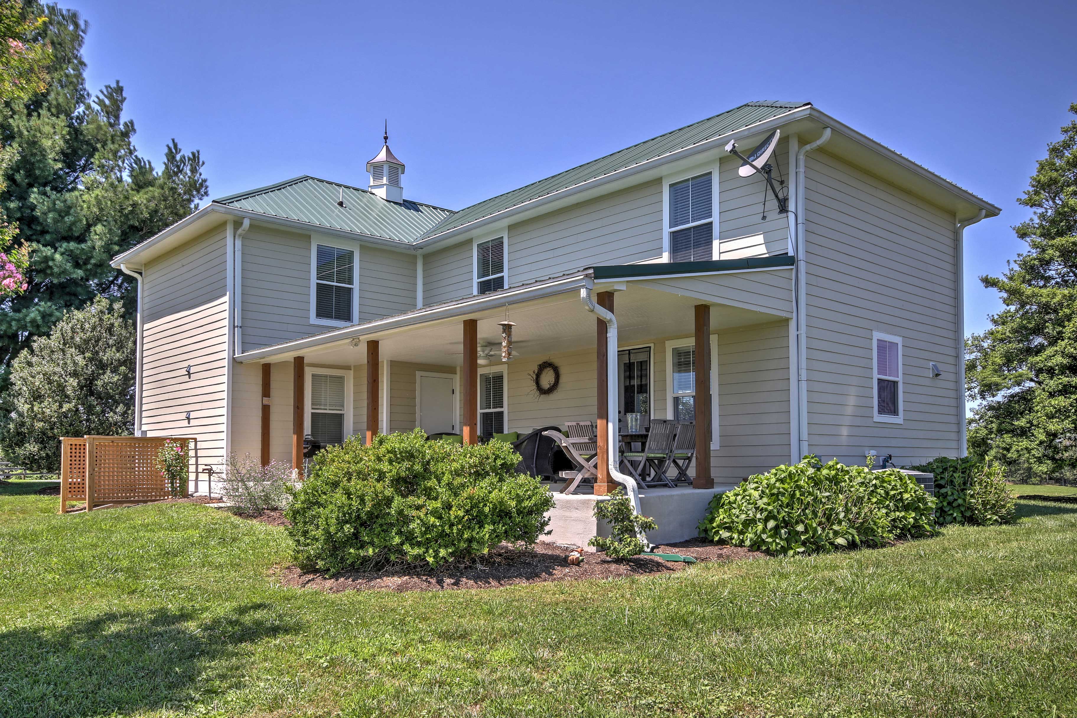 Property Image 1 - ’Anny’s Farm House’ in Round Hill Wine Country!